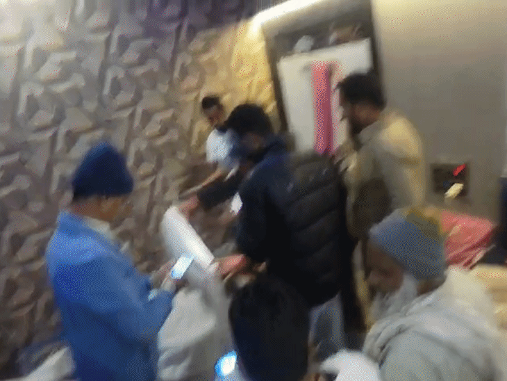 इस कमरे में भय्यू की लाश मिली थी।