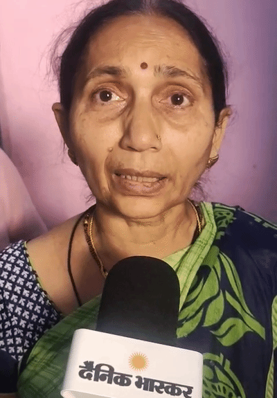 Help Manik Kanpur Umpire Manik Gupta Death: Daughters Perform Last Rites, Wife ...