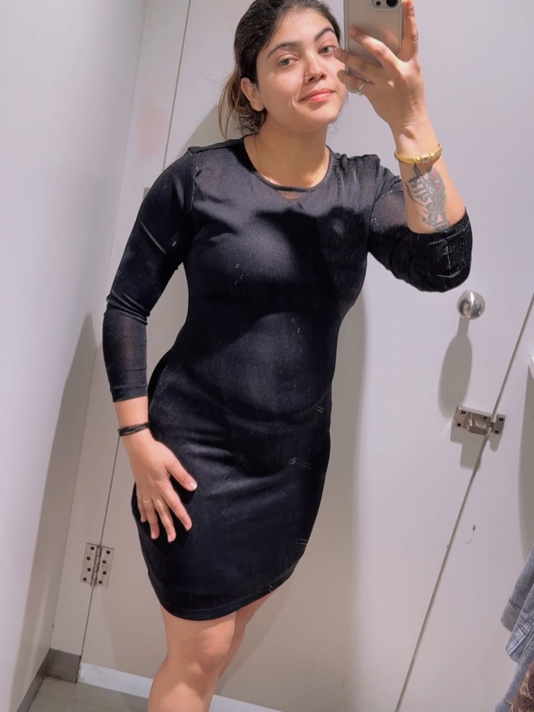 सीमा राठौर के इंस्टाग्राम पर 1.5 मिलियन फॉलोअर्स हैं।