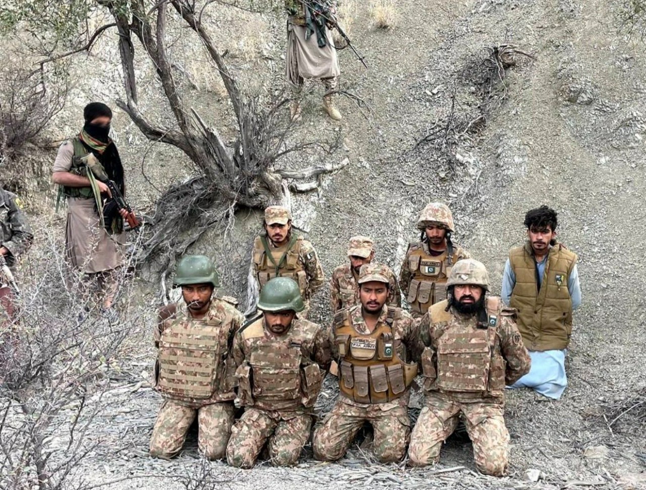 पाकिस्तानी सैनिकों के कैद करने का यह वीडियो BLA से जुड़े हक्काल मीडिया ने जारी किया है।