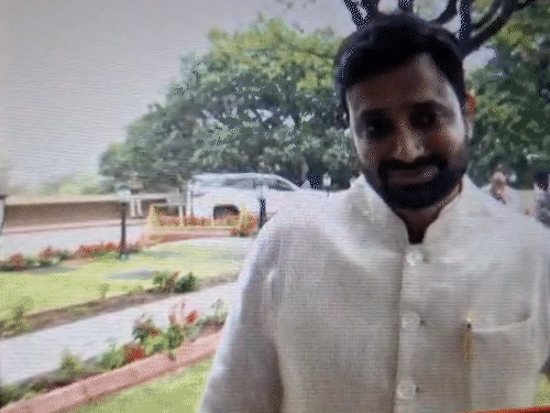 विधायक हेमंत कटारे विधानसभा से शाम करीब 4 बजे बाहर आ गए थे।