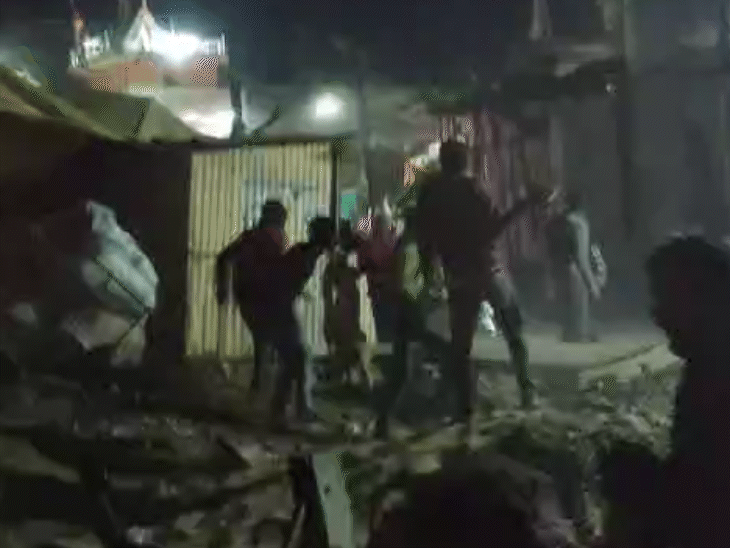 पथराव भी किया गया। पुलिस वीडियो के आधार पर जांच कर रही।
