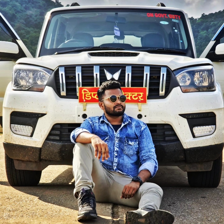 दिलीप उइके 2020 में PSC पास कर डिप्टी कलेक्टर बना था।