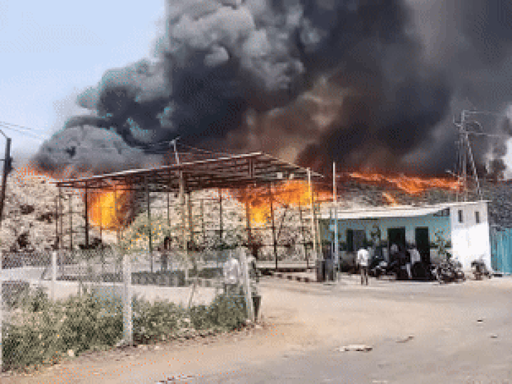 आदमपुर खंती में पिछले साल आग लगने की घटनाएं हो चुकी है। - Dainik Bhaskar