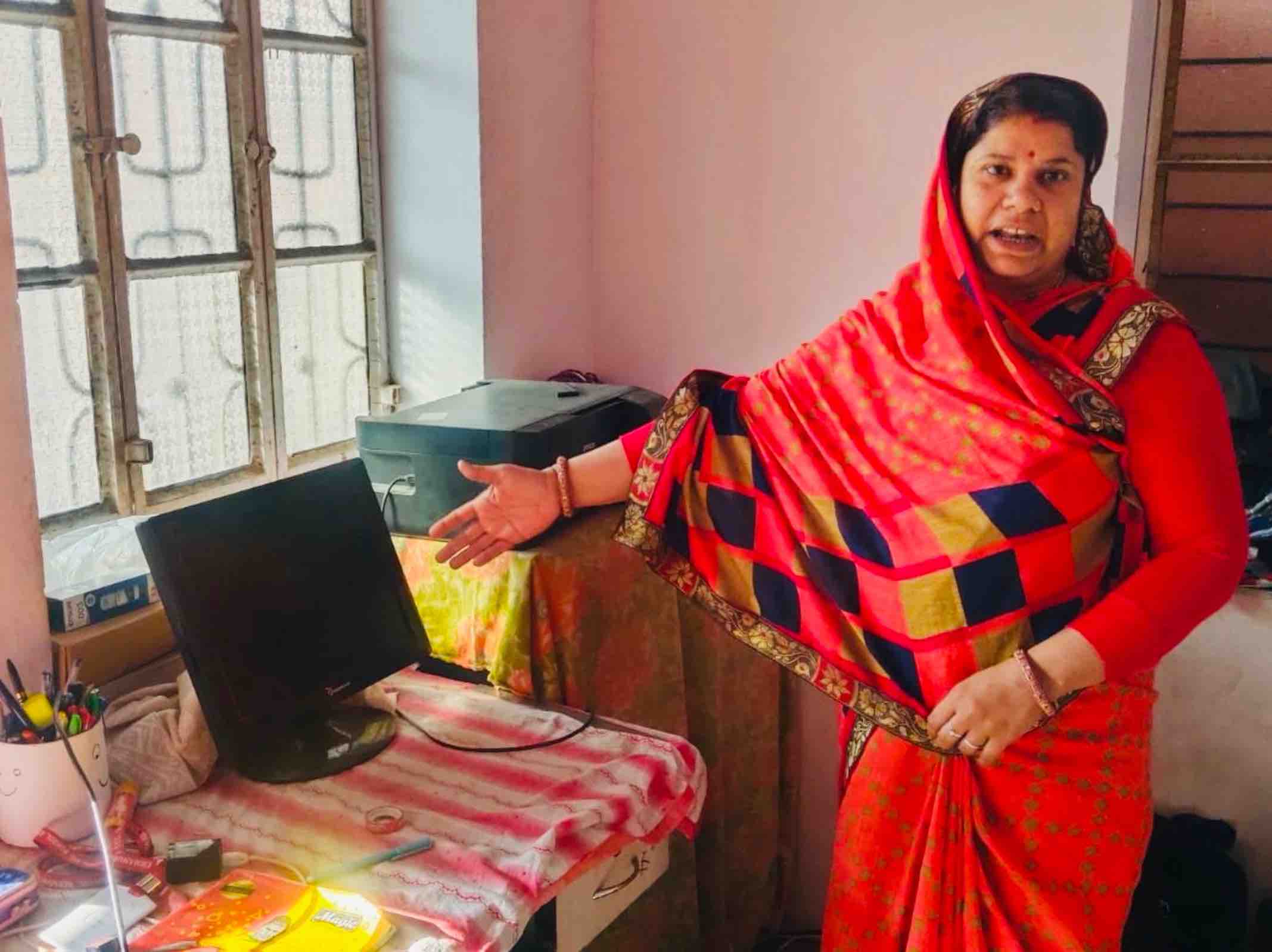 इस घटना से घरों की वायरिंग, पंखे, एसी, फ्रिज जैसे कई घरेलू उपकरण जलकर खराब हो गए।