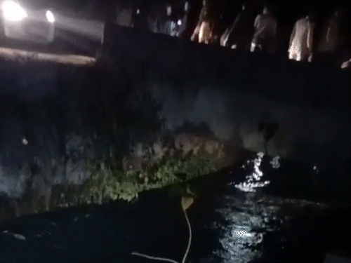 चूरू के अजीतपुरा के पास बारात में जा रही बोलेरो अनियंत्रित होकर नहर में गिर गई।