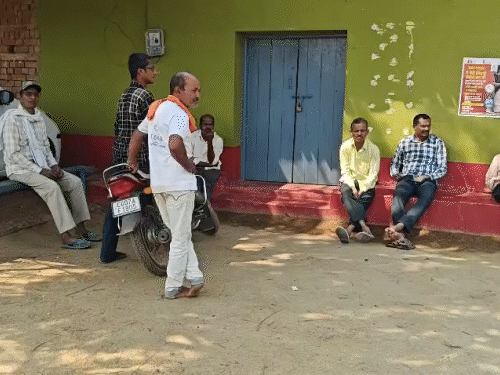 मेढ़की में यह निर्णय चर्चा का विषय बन गया है।