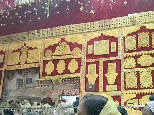 मंदिर में जगन्नाथपुरी की तर्ज पर सजावट की गई है।