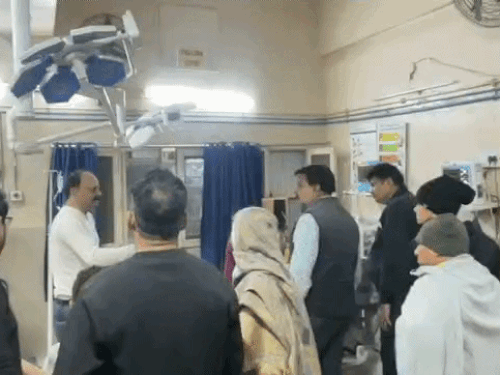 घायलों का सिविल हॉस्पिटल इलाज चल रहा है और गंभीर रूप से घायल ड्राइवर को रोहतक मेडिकल रेफर किया गया है।