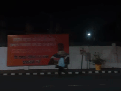 हजरतगंज स्थित रामतीर्थ वार्ड के अध्यक्ष देवांश पांडे ने होर्डिंग लगाया।