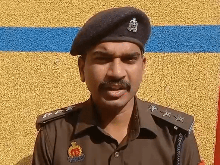 सीओ कैंपियरगंज अनुराग सिंह ने बताया- आरोपी को हिरासत में ले लिया गया है।