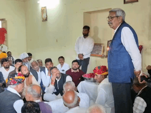 गुर्जर समाज की ओर से ऊबड़ा का देवड़ा में इकट्ठा होकर और सरपंच को श्रद्धांजलि दी गई।