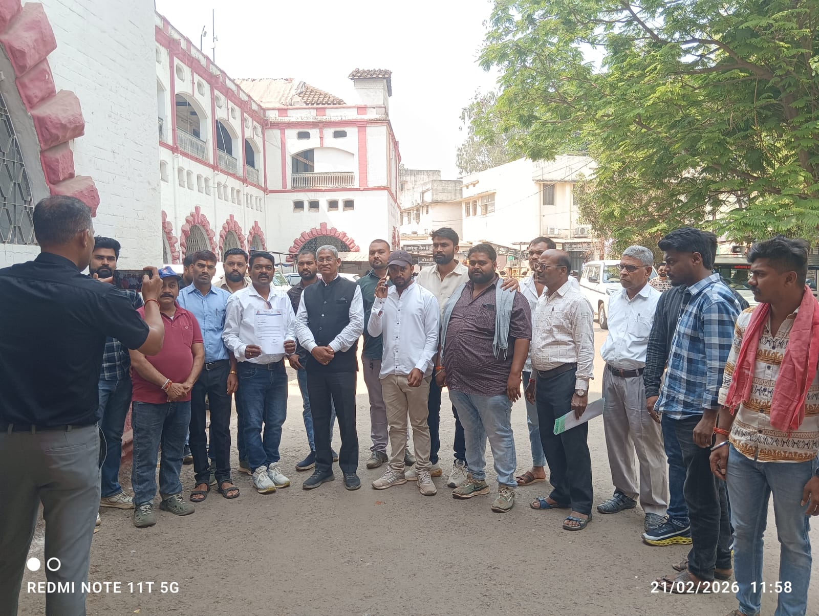 एसपी कार्यालय पहुंचकर साहू समाज ने की नेता के गिरफ्तारी की मांग।