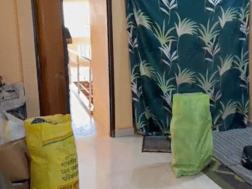 अवधपुरी कॉलोनी में इसी कमरे में पुष्पेंद्र पटेल रहता था।