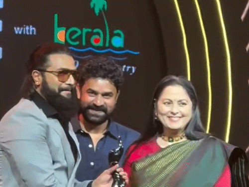 कन्नड़ कैटेगरी में श्री मुरली ने फिल्म बघीरा के लिए बेस्ट एक्टर अवॉर्ड जीता।