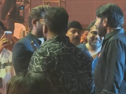 अल्लू अर्जुन और ममूटी ने सेरेमनी में एक-दूसरे को ग्रीट किया।