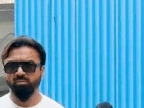 Actor Ejaz Khan, who was seen in Salman's show Bigg Boss 7, was seen outside the hospital on Friday.