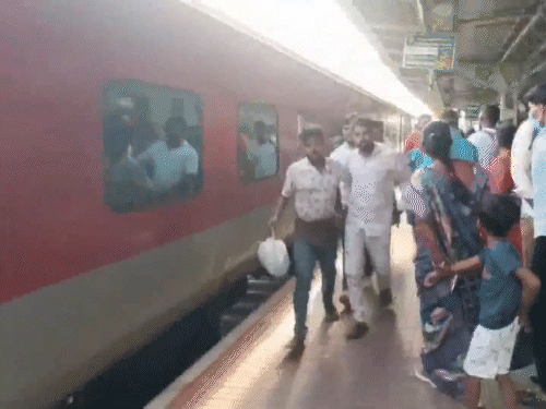 8 Suspected Terrorists Arrested