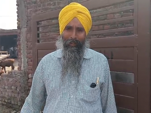 आदियां गांव के सरपंच कमलजीत सिंह बोले- SHO के कॉल करने के बाद वह चौकी पहुंचे थे।