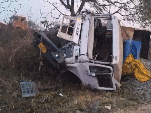 ओडिशा में सड़क हादसे में 5 पुलिसकर्मियों की मौत:  3 घायल, गश्त करते पुलिस वाहन को ट्रेलर ने टक्कर मारी