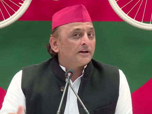 अखिलेश बोले- रामभद्राचार्य को जेल भेज देना चाहिए था:  कभी उन पर दर्ज मुकदमा वापस लिया; शंकराचार्य पर FIR को लेकर भड़के – Uttar Pradesh News