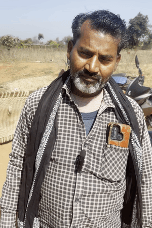 ये एनुल हक है। इसका कहना है कि मामा ने उसे जमीन दी थी।