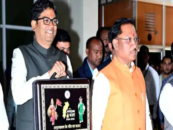 ओपी चौधरी पहली बार जो ब्रीफकेस लेकर सदन में पहुंचे थे, वह ब्लैक कलर का था। इस पर 'ढोकरा शिल्प' की झलक थी।