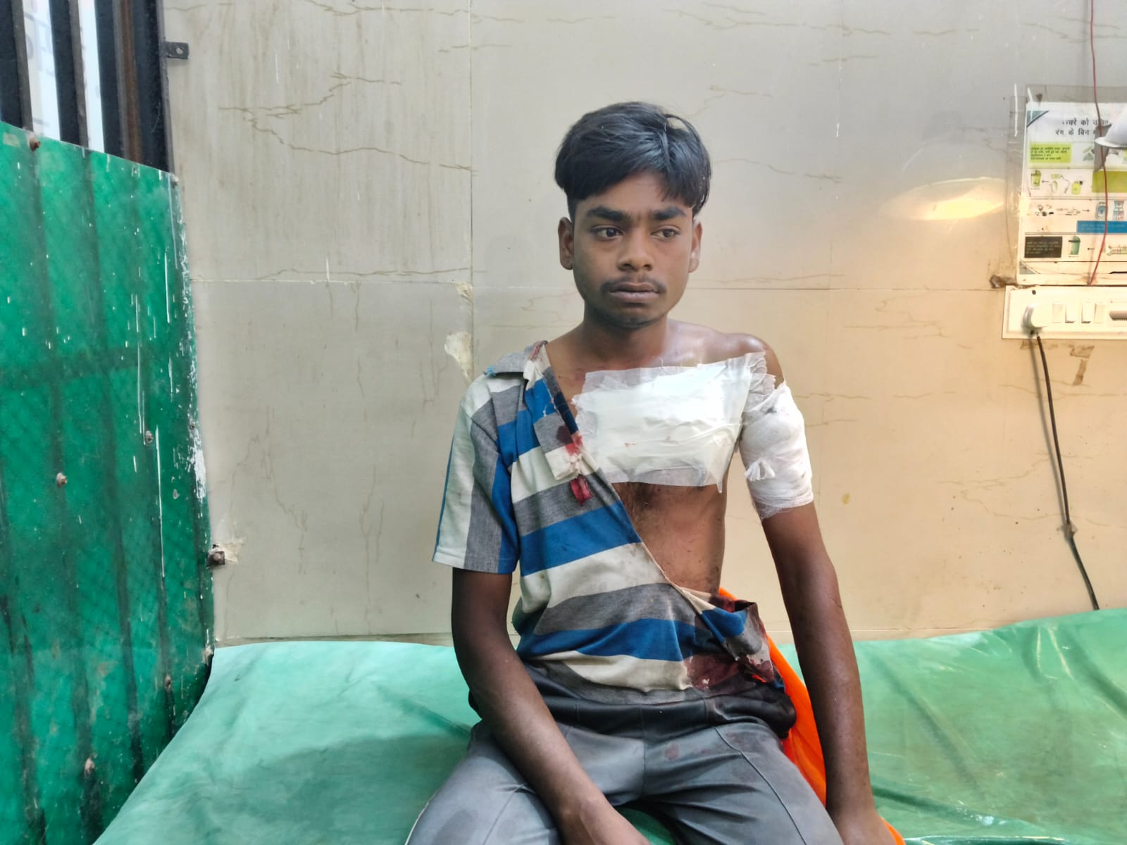 पीड़ित युवक आलू-पराठा की दुकान लगाता है।