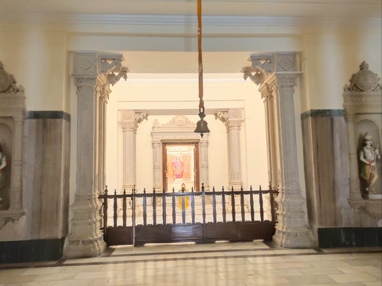 अम्मा महाराज की छत्री परिसर में स्थित विष्णु भगवान का मंदिर। - Dainik Bhaskar