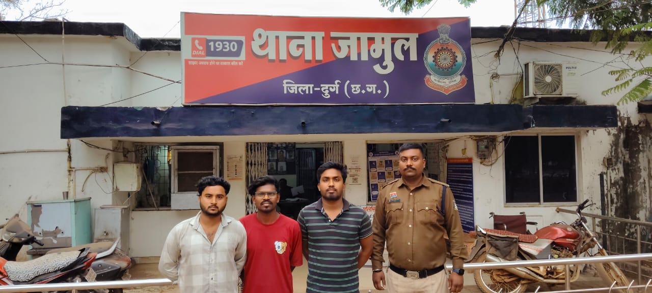 पुलिस ने युवकों पर की प्रतिबंधात्मक कार्रवाई।