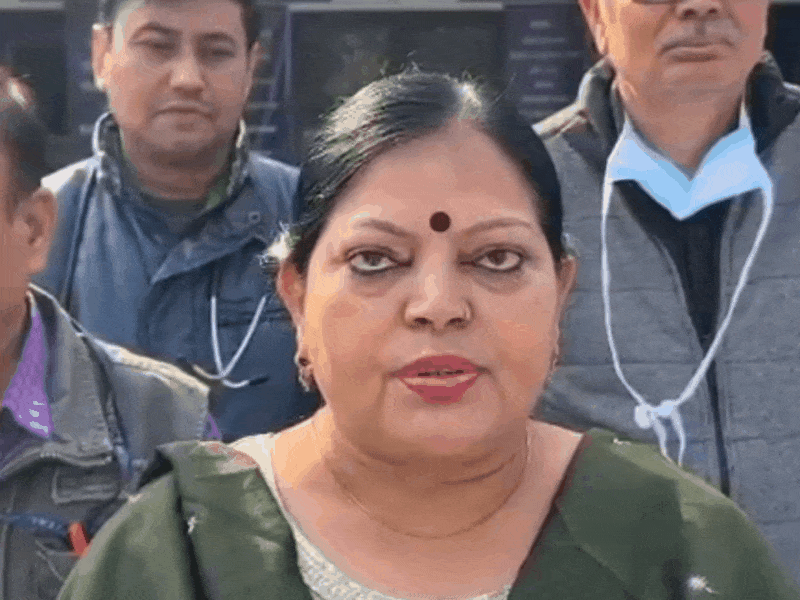 मीडिया से बात करते ARISDA के डॉक्टर।