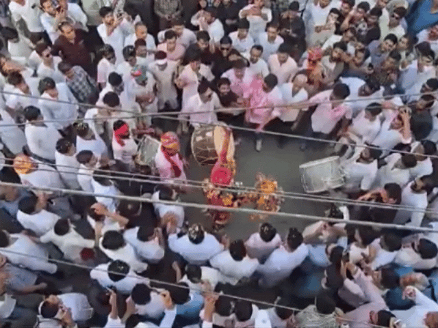 जोधपुर के मंडोर से निकलने वाली रावजी की गैर की ये तस्वीर पिछले साल की है। - Dainik Bhaskar