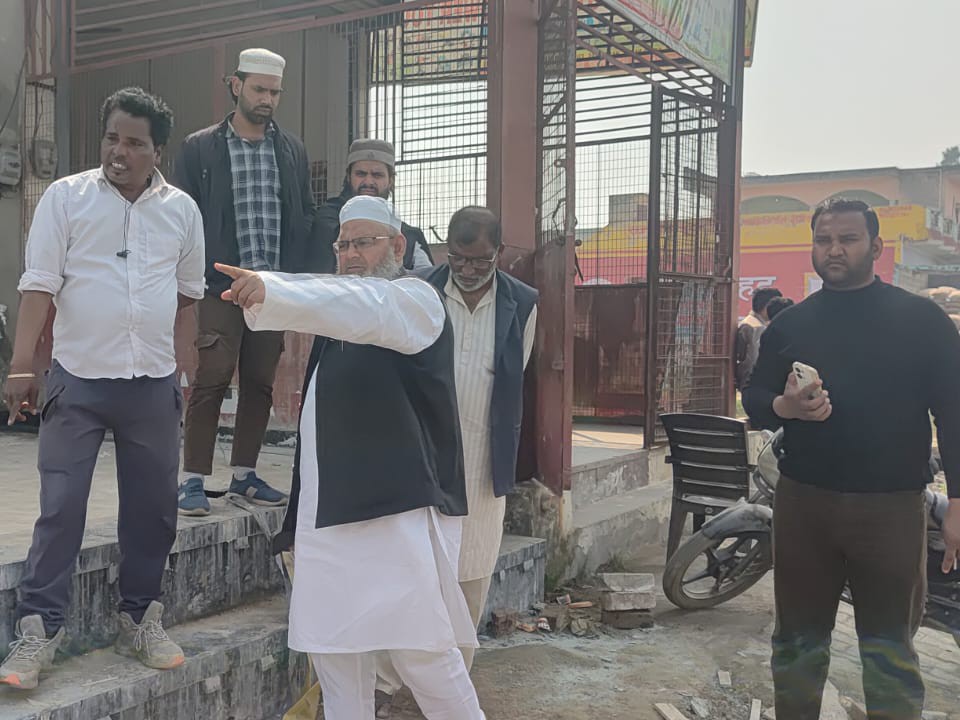 Shapur Nagar Panchayat Chairman Akram Qureshi Leads Special Cleaning Drive