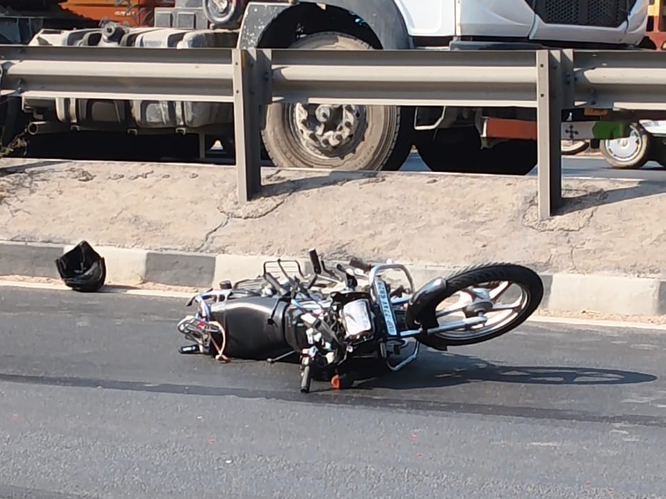Kanpur Dehat Accident | Rania Road Mishap Kills 22-Year-Old Rider