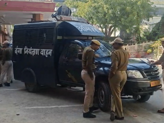 19 फरवरी को मिली बम की धमकी के बाद कैंपस की तलाशी की गई।