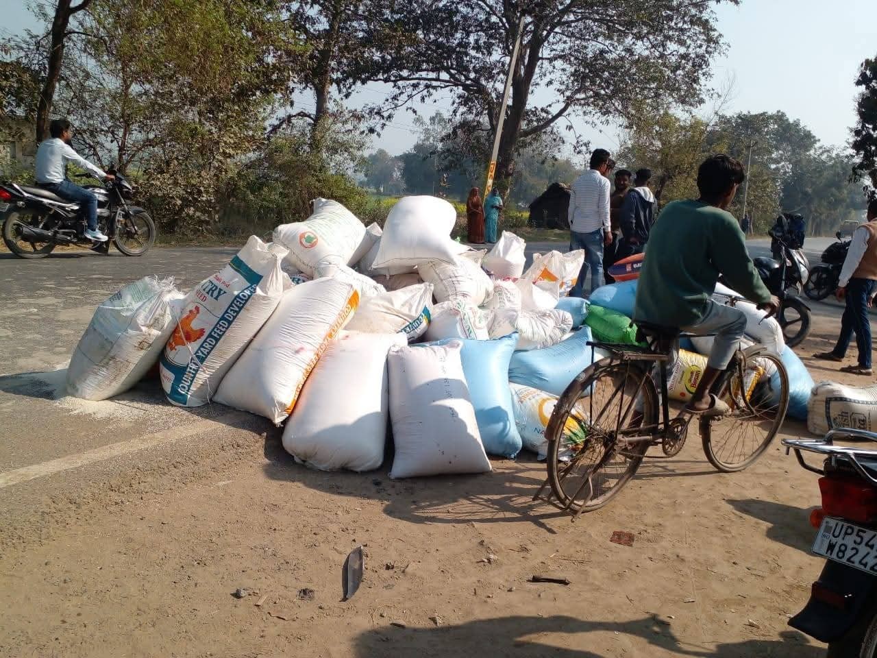 Mau Pickup Accident Saves Cyclists, Rice Spills on Road