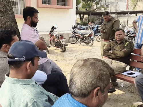 परिवार ने आरोपी ड्राइवर के खिलाफ कार्रवाई की मांग की है।