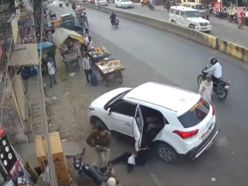 उमेश पाल 2005 में हुए विधायक राजू पाल के मर्डर केस में गवाह थे। राजू की हत्या का आरोप भी अतीक अहमद पर था।