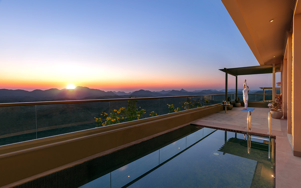 होटल के रूम से सनसेट और सनराइज देखा जा सकता है।