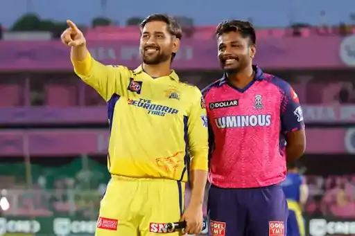 IPL में धोनी के साथ संजू सैमसन।