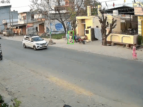 फिल्लौर-नूरमहल रोड पर खंभे से टकराती कार। - Dainik Bhaskar