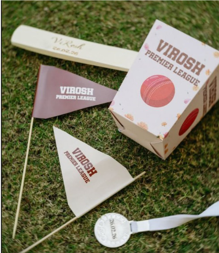 ‘मोमेंटोस एकाया' होटल में दूल्हा-दुल्हन ने दोस्तों के साथ क्रिकेट मैच खेला। ये फोटो विजय ने शेयर की। जिस पर ‘VIROSH प्रीमियर लीग’ लिखा है।