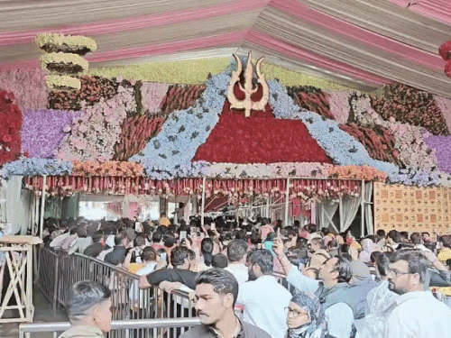 सीकर के खाटू श्याम मंदिर में चल रहे बाबा श्याम के फाल्गुनी लक्खी मेले का आज चौथा दिन है।