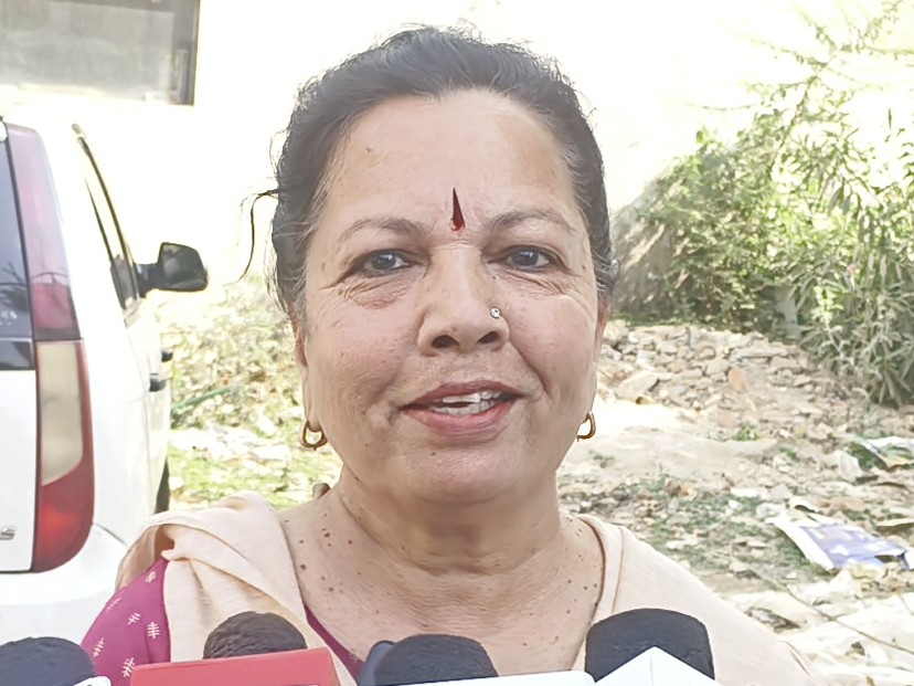 मधु बंसल पर पैसे हड़पने के आरोप लगे हैं।