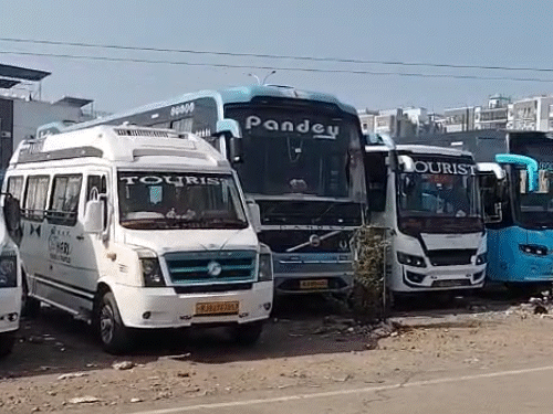 कोटा के बालाजी मार्केट प्राइवेट बस स्टैंड से सुबह से एक भी बस नहीं निकली है। ऑपरेटर्स का दावा है कि हड़ताल में पूरी तरह साथ हैं।