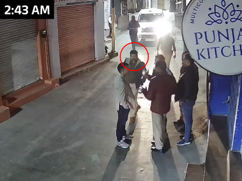 रात 2.43 बजे गिर्वा सर्किल डीएसपी गोपाल चंदेल भी मौके पर पहुंचे।