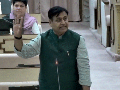 विधानसभा में आज (मंगलवार) कांग्रेस प्रदेशाध्यक्ष गोविंद सिंह डोटासरा ने जिला सड़क के रूट बदलने पर सवाल उठाए।