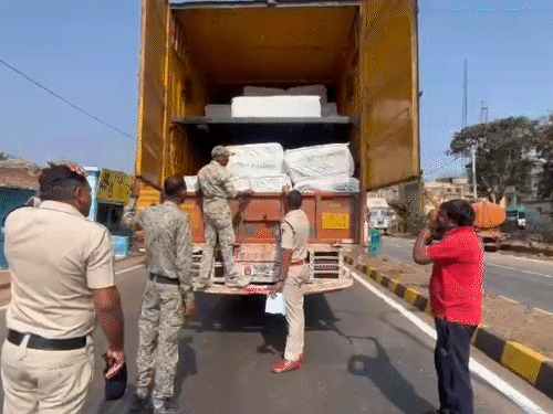 चैकिंग के दौरान पता चला कि कंटेनर गांजे से भरा है।