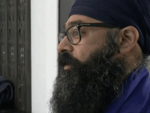 कनाडा में मामले की जानकारी देता खालिस्तान समर्थक मोनिंदर सिंह।