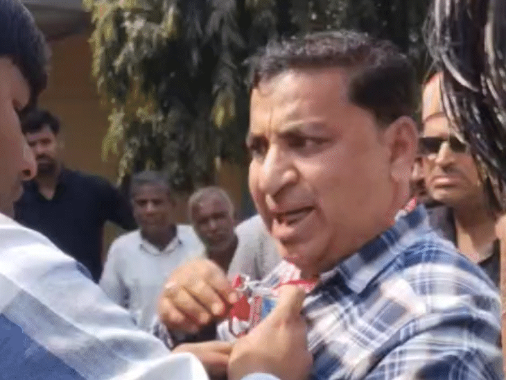 ભાજપ નેતા શ્રવણ પાટીદારે કોલર પકડીને યુટ્યુબરને માર માર્યો.